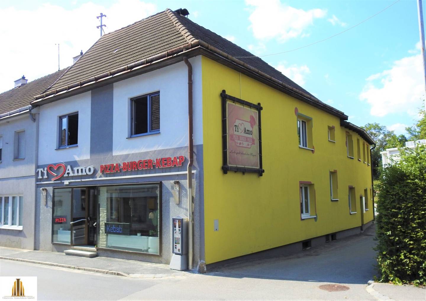 Charmantes Einfamilienhaus mit modernem Geschäftslokal, angrenzendem Nebengebäude und vier Garagen, in Heidenreichstein im Waldviertel!