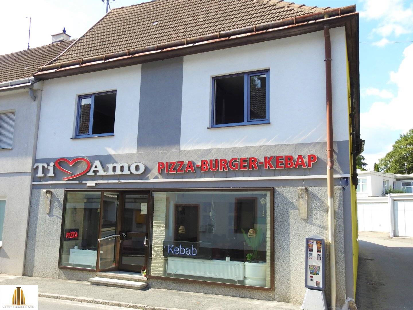 Charmantes Einfamilienhaus mit modernem Geschäftslokal, angrenzendem Nebengebäude und vier Garagen, in Heidenreichstein im Waldviertel!
