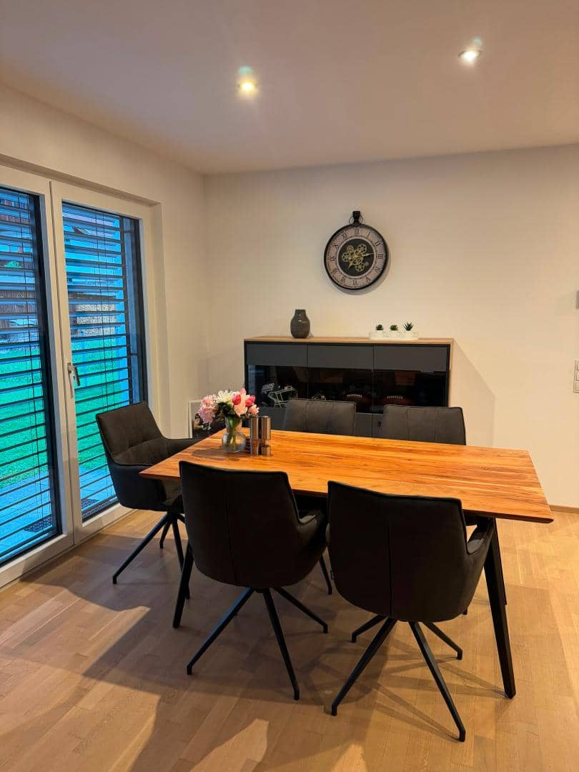 Helle Erdgeschosswohnung mit Garten und Carport