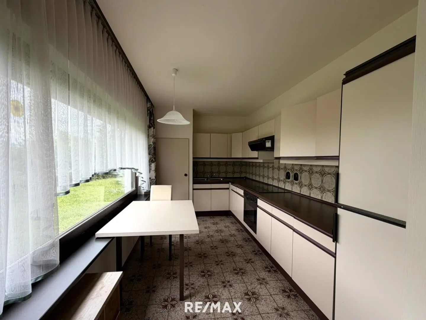 Ruhige Erdgeschosswohnung mit großem Garten und Ausbaupotenzial