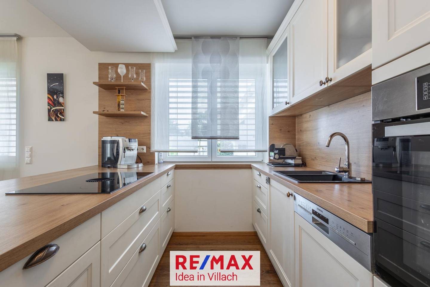 Sonnige Familienwohnung mit Pool und großer Terrasse