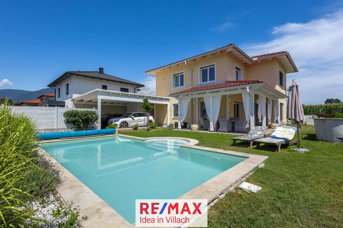 Sonnige Familienwohnung mit Pool und großer Terrasse