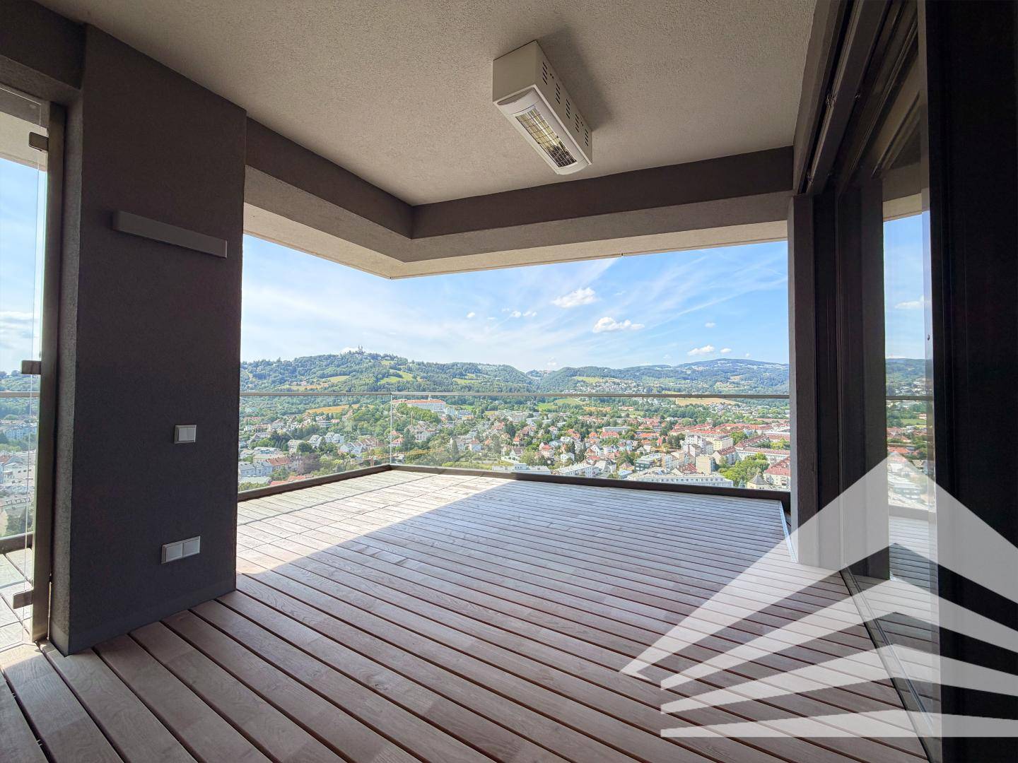 Wohnung with large panoramic terrace and concierge