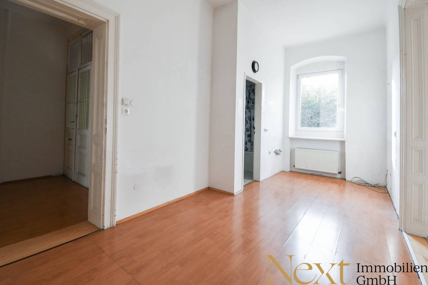 Appealing 3-room apartment with old building charm and ideal transport connections for rent