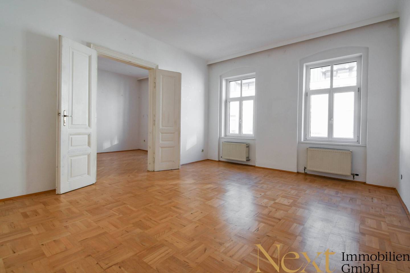 Appealing 3-room apartment with old building charm and ideal transport connections for rent