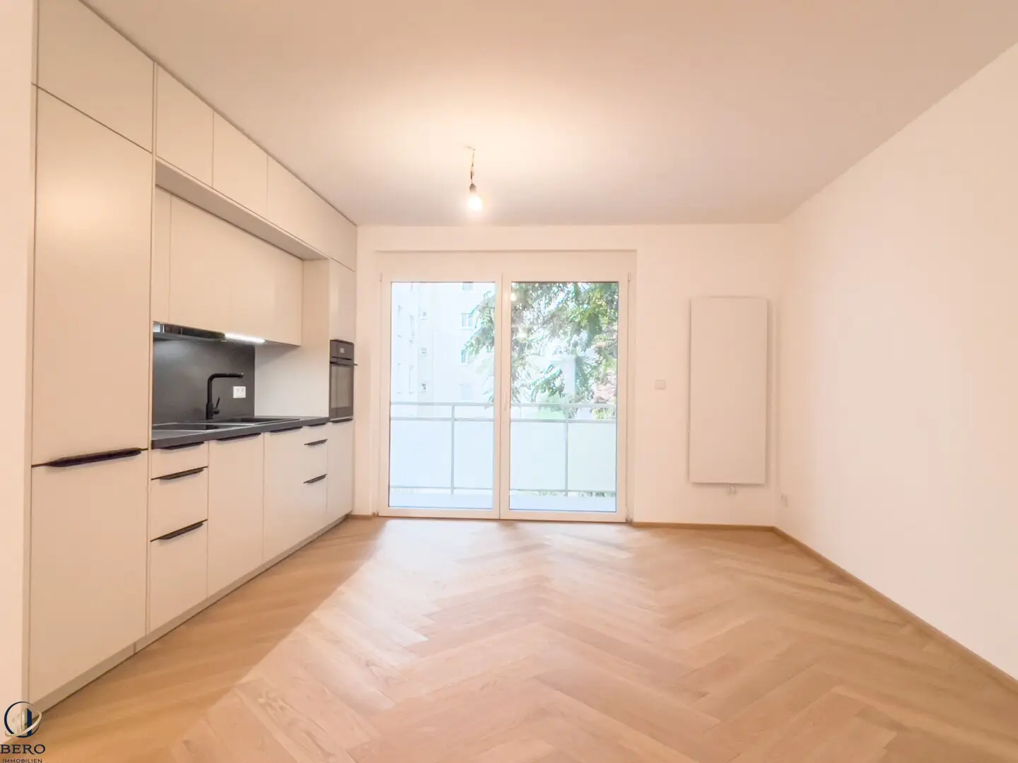 Fasanviertel Fully Renovated 4 Rooms with Loggia