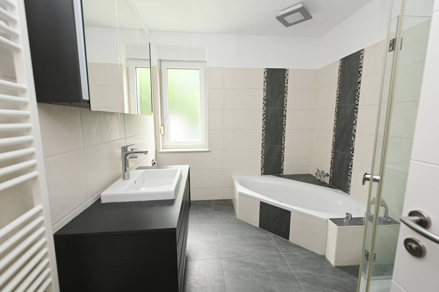 Spacious 5-room garden apartment with winter garden in Hollabrunn – well maintained and sunny