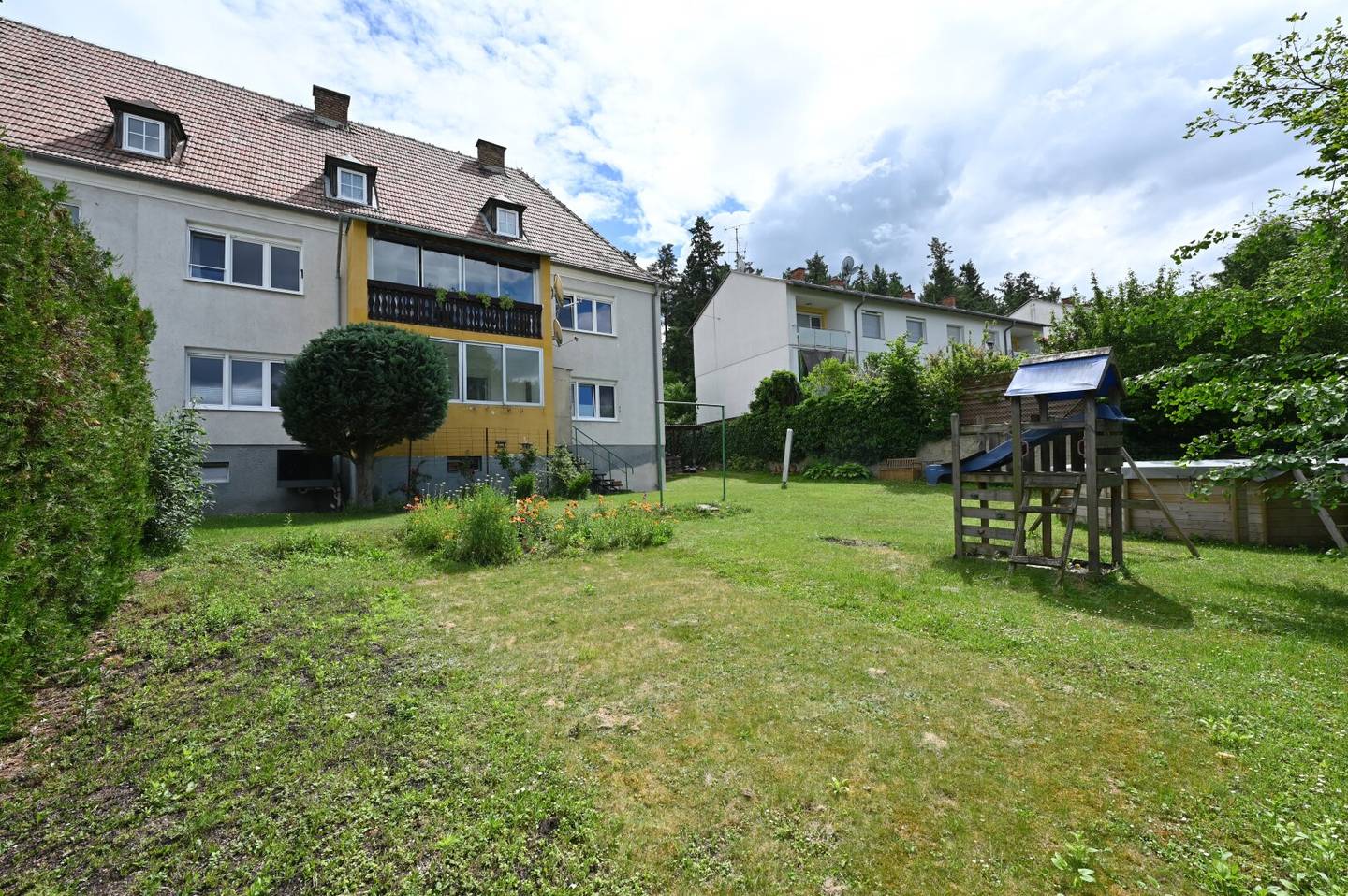 Spacious 5-room garden apartment with winter garden in Hollabrunn – well maintained and sunny