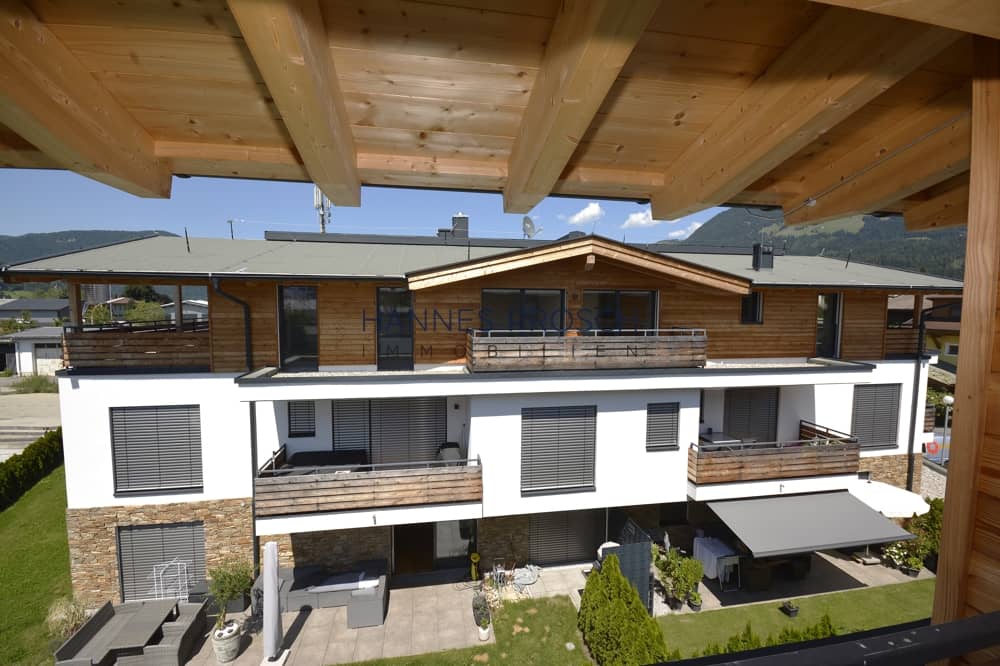 Penthouse mit überdachter Terrasse und Bergblick