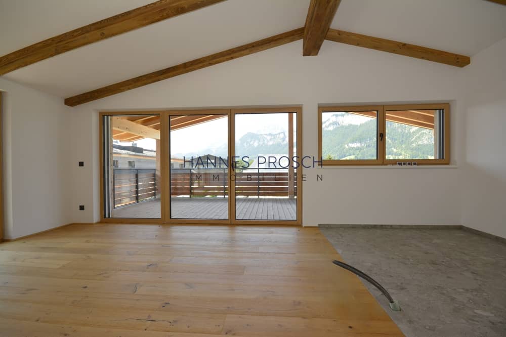 Penthouse mit überdachter Terrasse und Bergblick