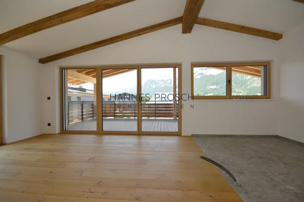 Penthouse mit überdachter Terrasse und Bergblick