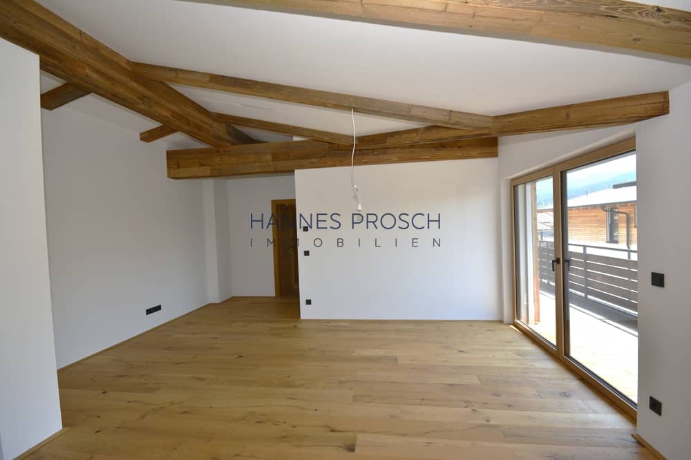 Penthouse mit überdachter Terrasse und Bergblick