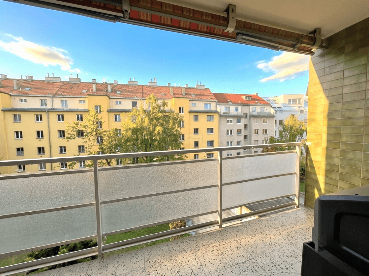 Quiet apartment with loggia near Alte Donau