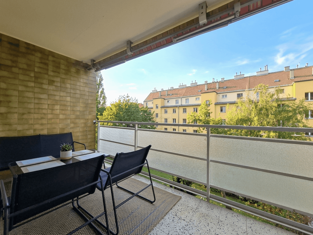 Quiet apartment with loggia near Alte Donau