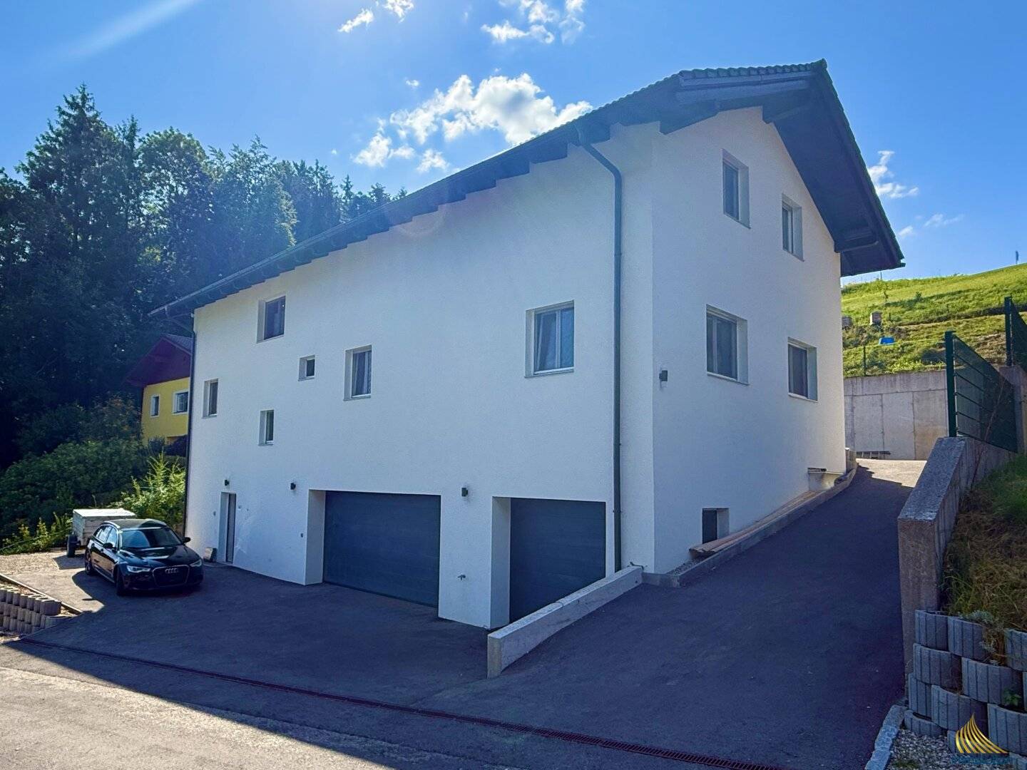 Modernes Einfamilienhaus mit Photovoltaik, 3 Garagen und großer Sonnenterrasse