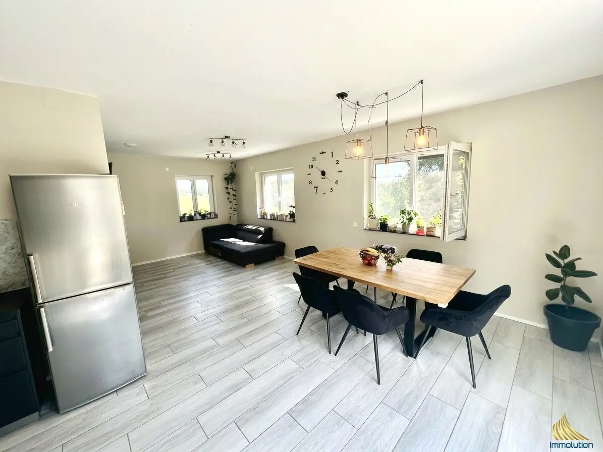 Modernes Einfamilienhaus mit Photovoltaik, 3 Garagen und großer Sonnenterrasse