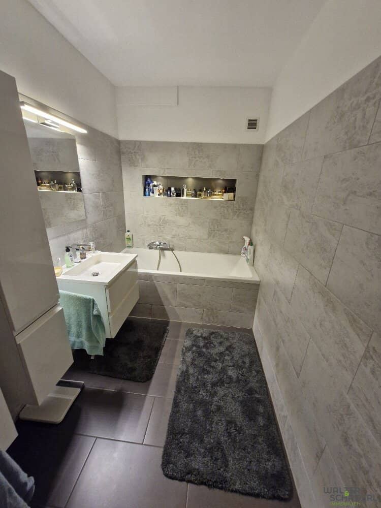 Pretty 2-room apartment with loggia