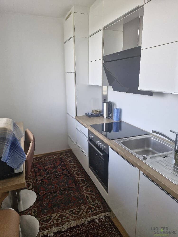 Pretty 2-room apartment with loggia