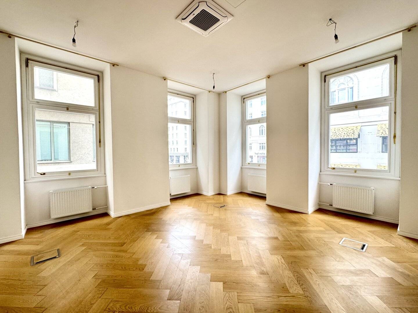 Elegant 158 m² period building office in central city center location