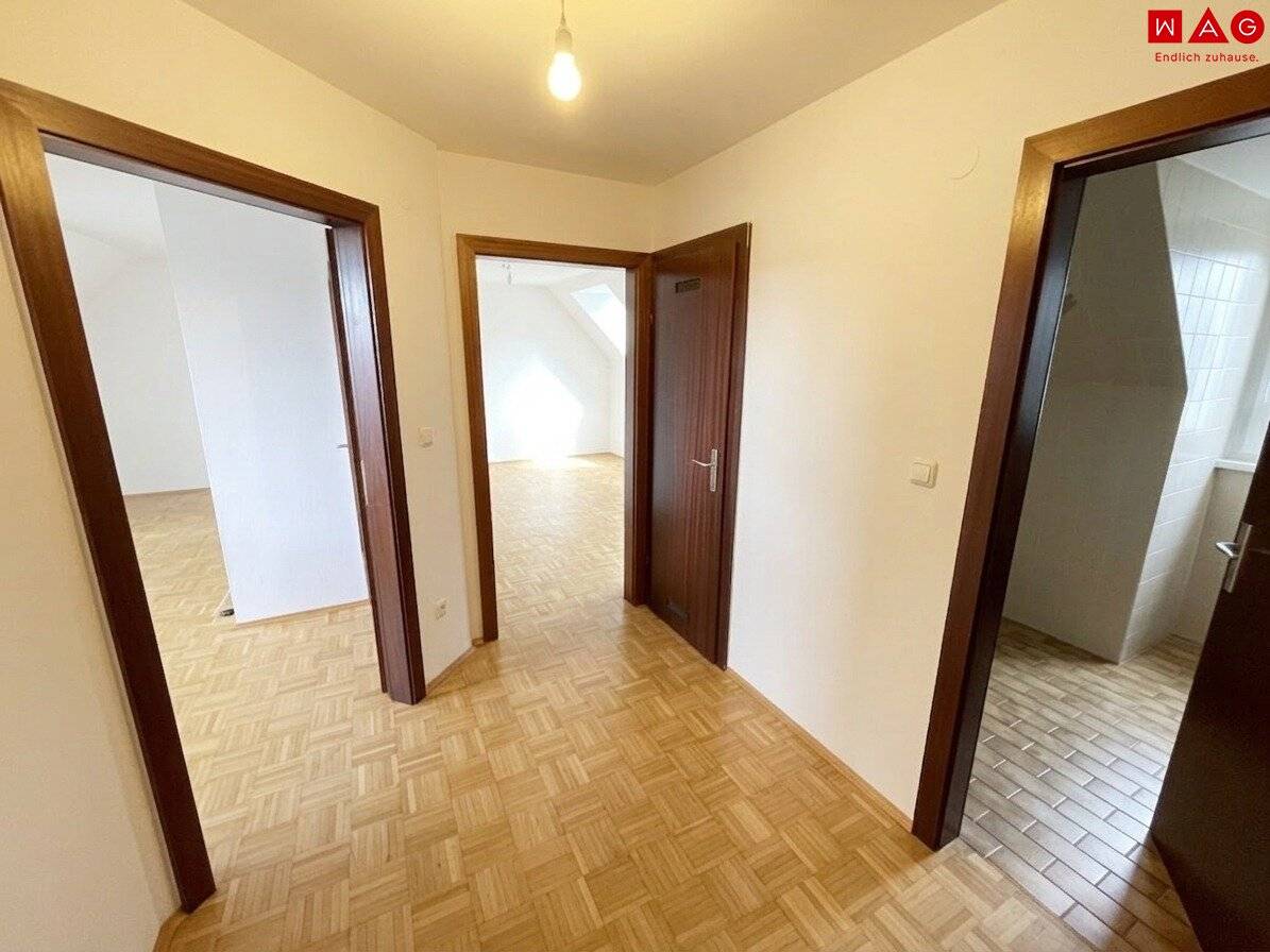 Sunny 2-room apartment in the green including parking