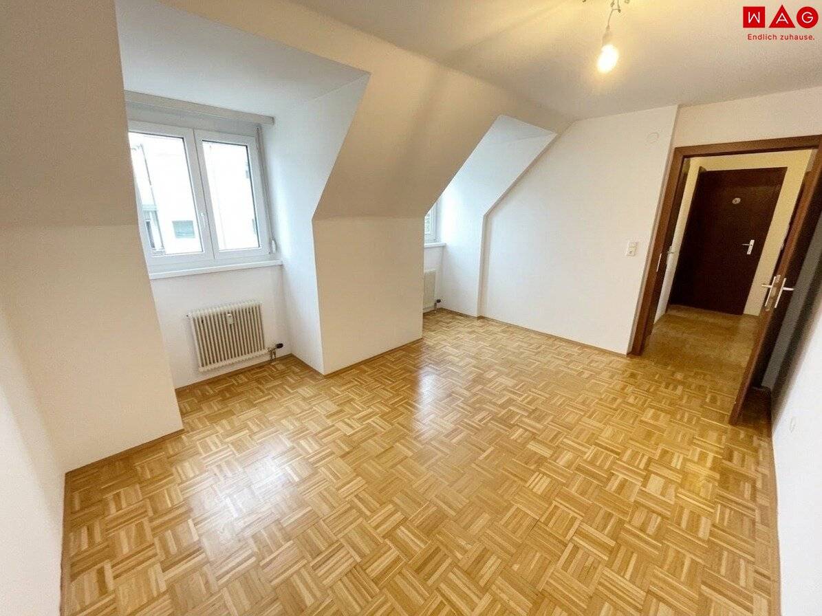 Sunny 2-room apartment in the green including parking