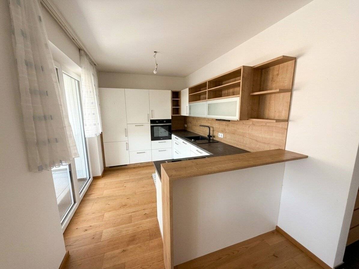 Neuwertige 3-Zimmer-Wohnung mit 77m² Wohnfläche, Südbalkon, 1x Tiefgaragenstellplatz &amp; 1x Außenstellplatz, €320.000