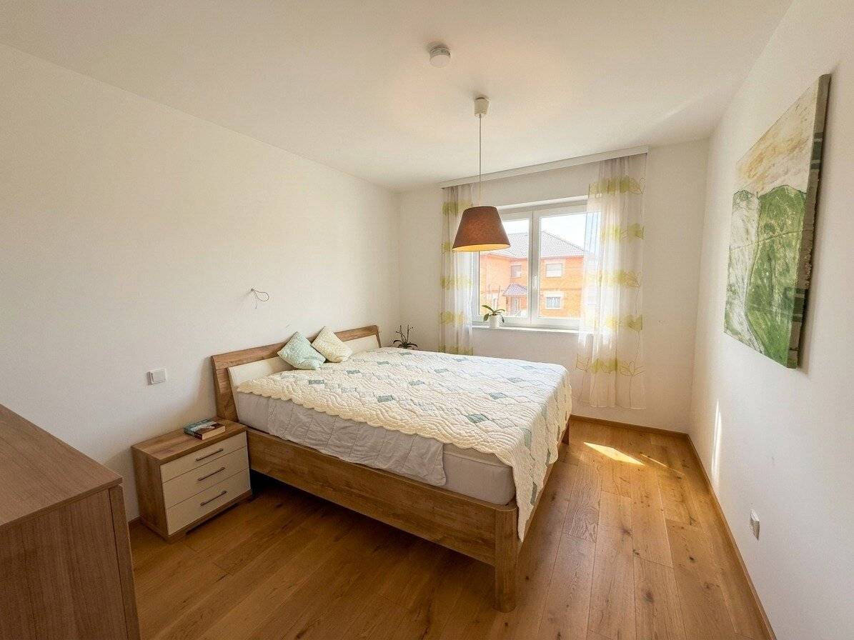 Neuwertige 3-Zimmer-Wohnung mit 77m² Wohnfläche, Südbalkon, 1x Tiefgaragenstellplatz &amp; 1x Außenstellplatz, €320.000