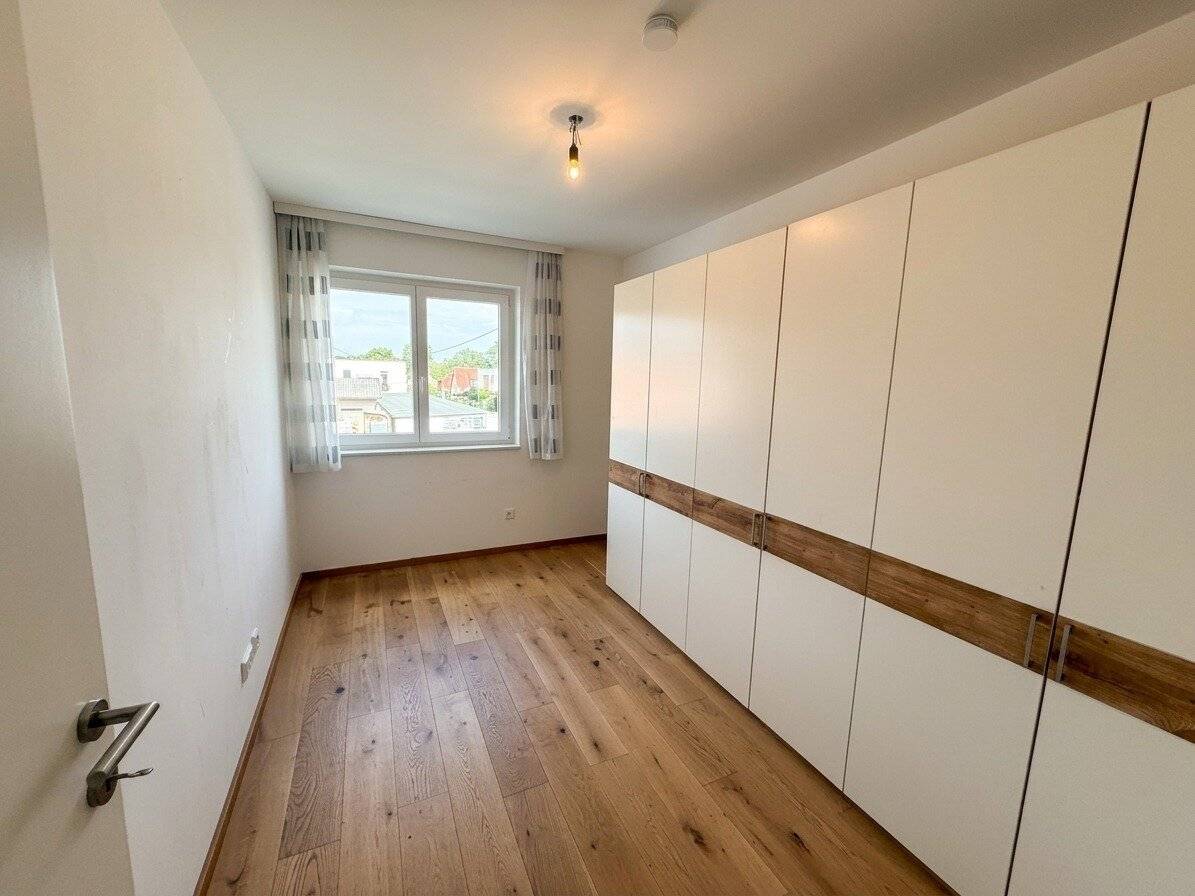 Neuwertige 3-Zimmer-Wohnung mit 77m² Wohnfläche, Südbalkon, 1x Tiefgaragenstellplatz &amp; 1x Außenstellplatz, €320.000