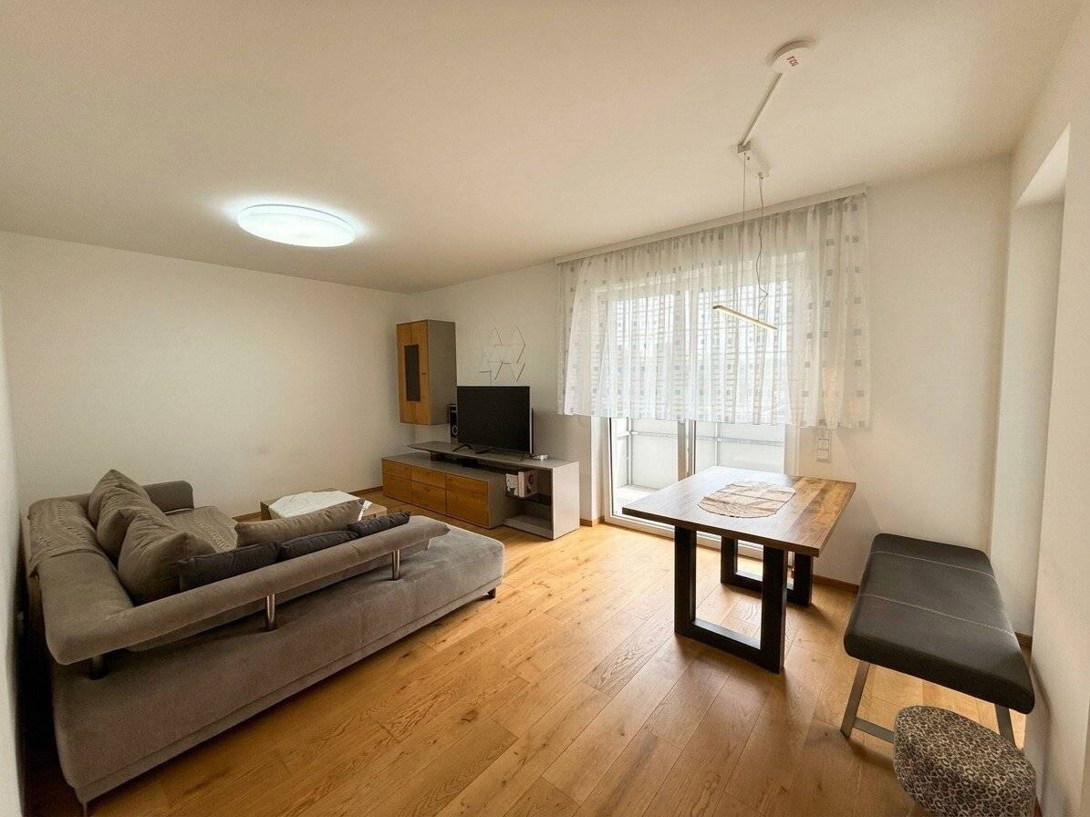 Neuwertige 3-Zimmer-Wohnung mit 77m² Wohnfläche, Südbalkon, 1x Tiefgaragenstellplatz &amp; 1x Außenstellplatz, €320.000
