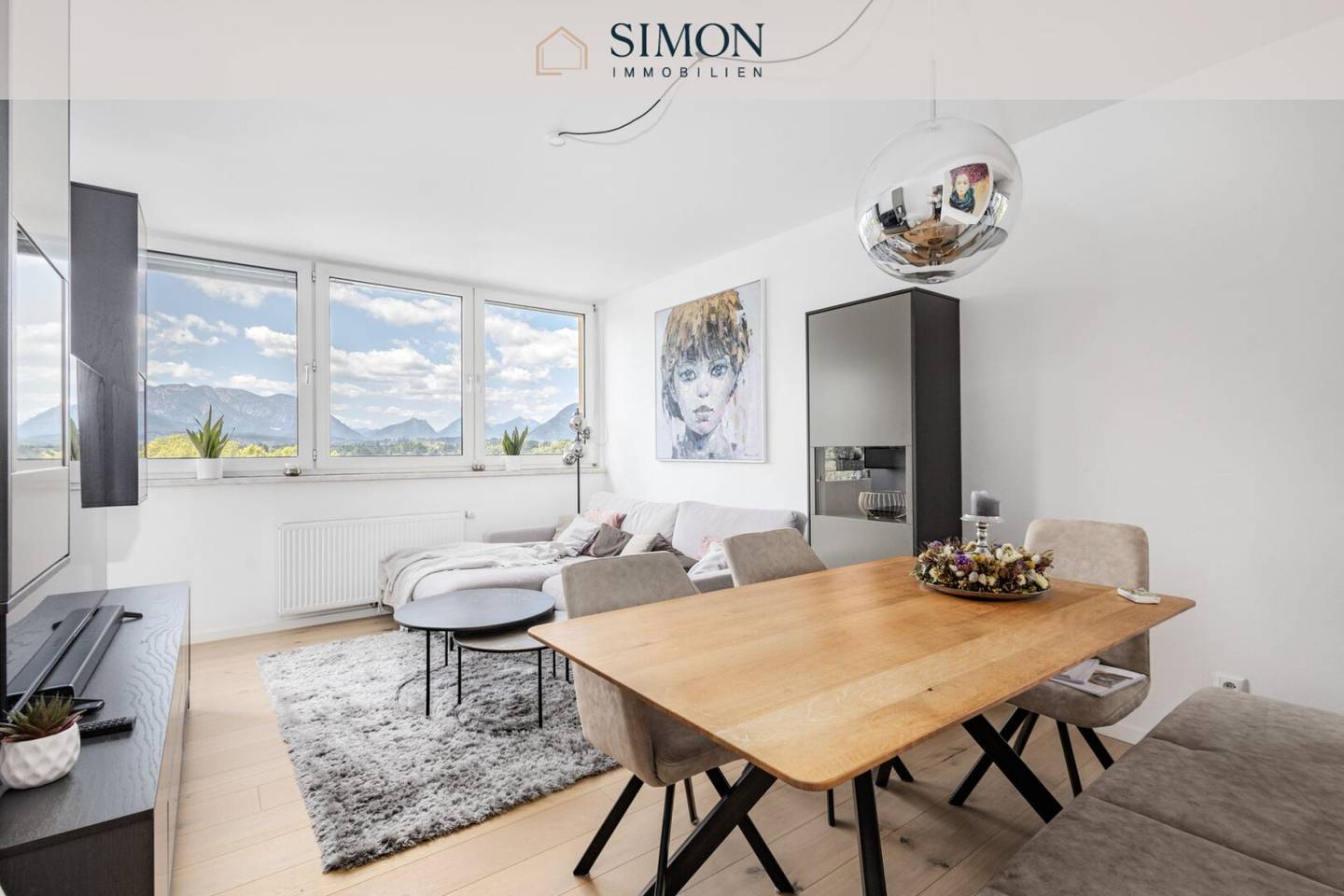 Over the roofs of Salzburg: Renovated 3-room apartment with mountain view