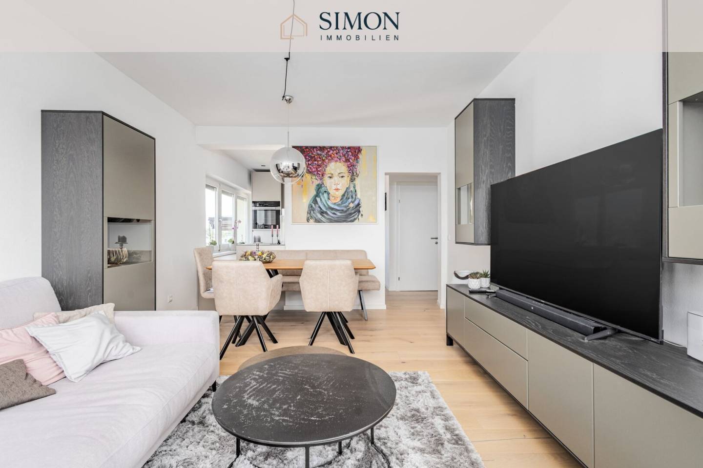Over the roofs of Salzburg: Renovated 3-room apartment with mountain view