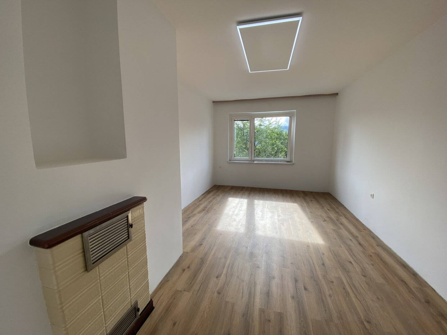 Knittelfeld Zentrum: sonnige ca 65 m2 2 Zimmer Wohnung inkl. Loggia mit schöner Aussicht!