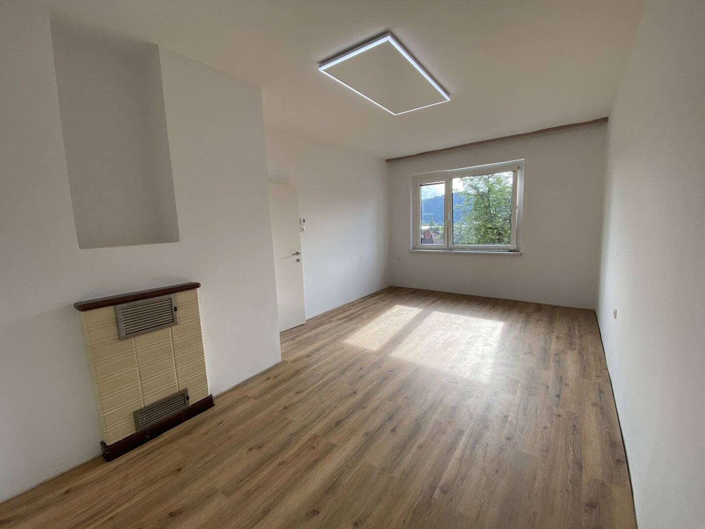 Knittelfeld Zentrum: sonnige ca 65 m2 2 Zimmer Wohnung inkl. Loggia mit schöner Aussicht!