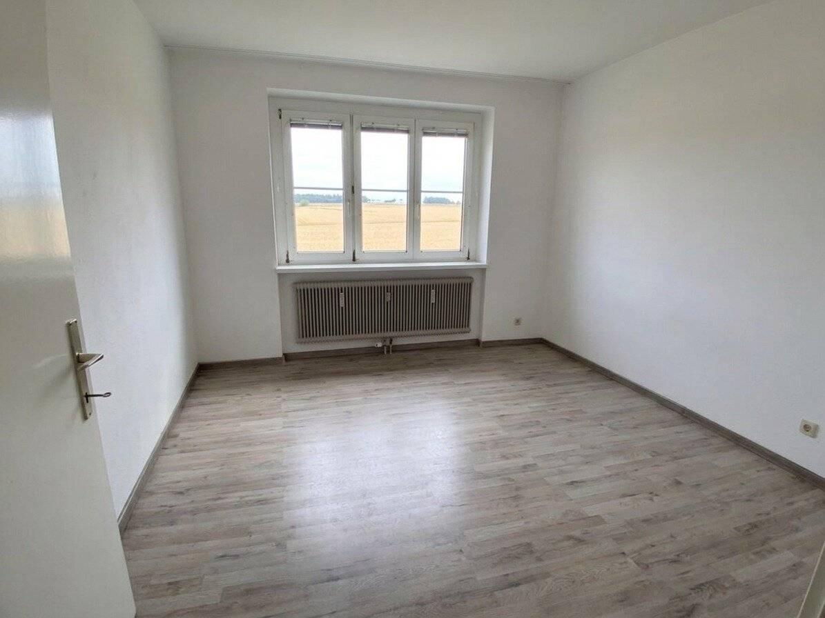 Geräumige 4,5-Zimmer-Wohnung mit Balkon und Garten in Ortsrandlage von Allentsteig