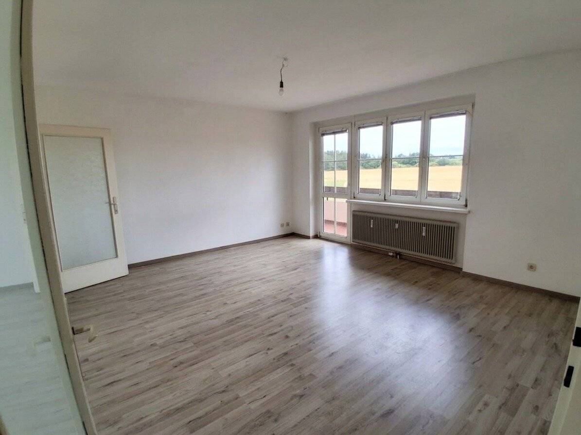Geräumige 4,5-Zimmer-Wohnung mit Balkon und Garten in Ortsrandlage von Allentsteig