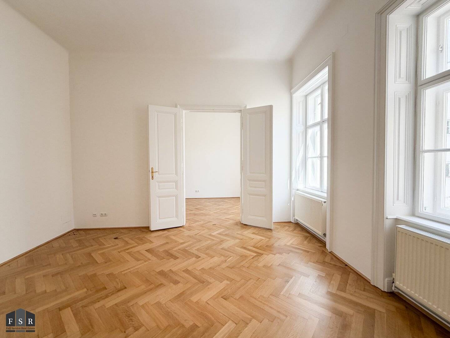 Nähe Votivkirche! 3 Zimmer-Stilaltbauwohnung + Balkonoption in prachtvollem Zinshaus - neue Tischlerküche inklusive - komplette Innenhofruhelage