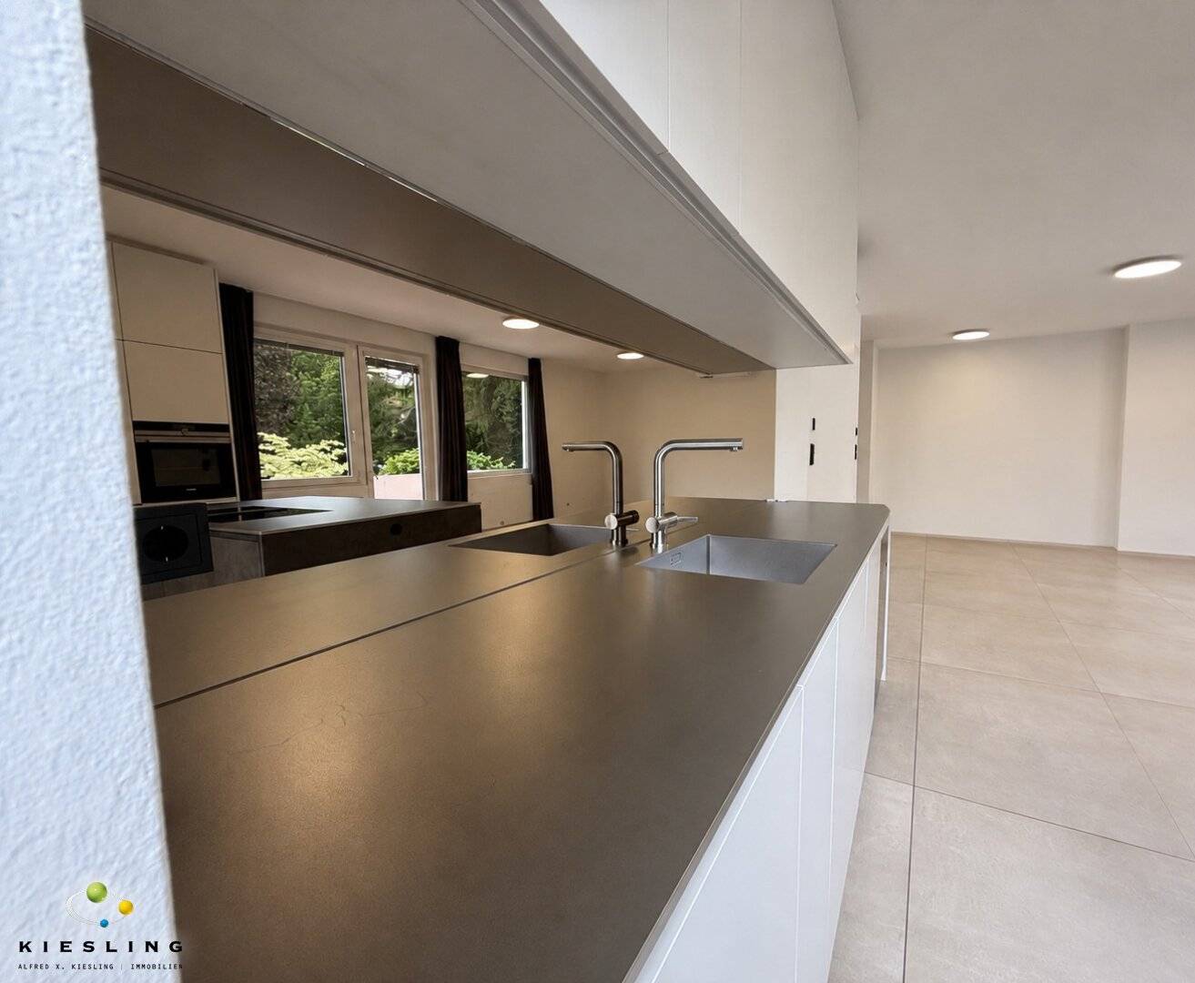 Exklusive Anlagewohnung in Grinzing - 3 Zimmer - hochwertige Einrichtung - Dachterrasse über Wien - Gemeinschaftsgarten - Garage