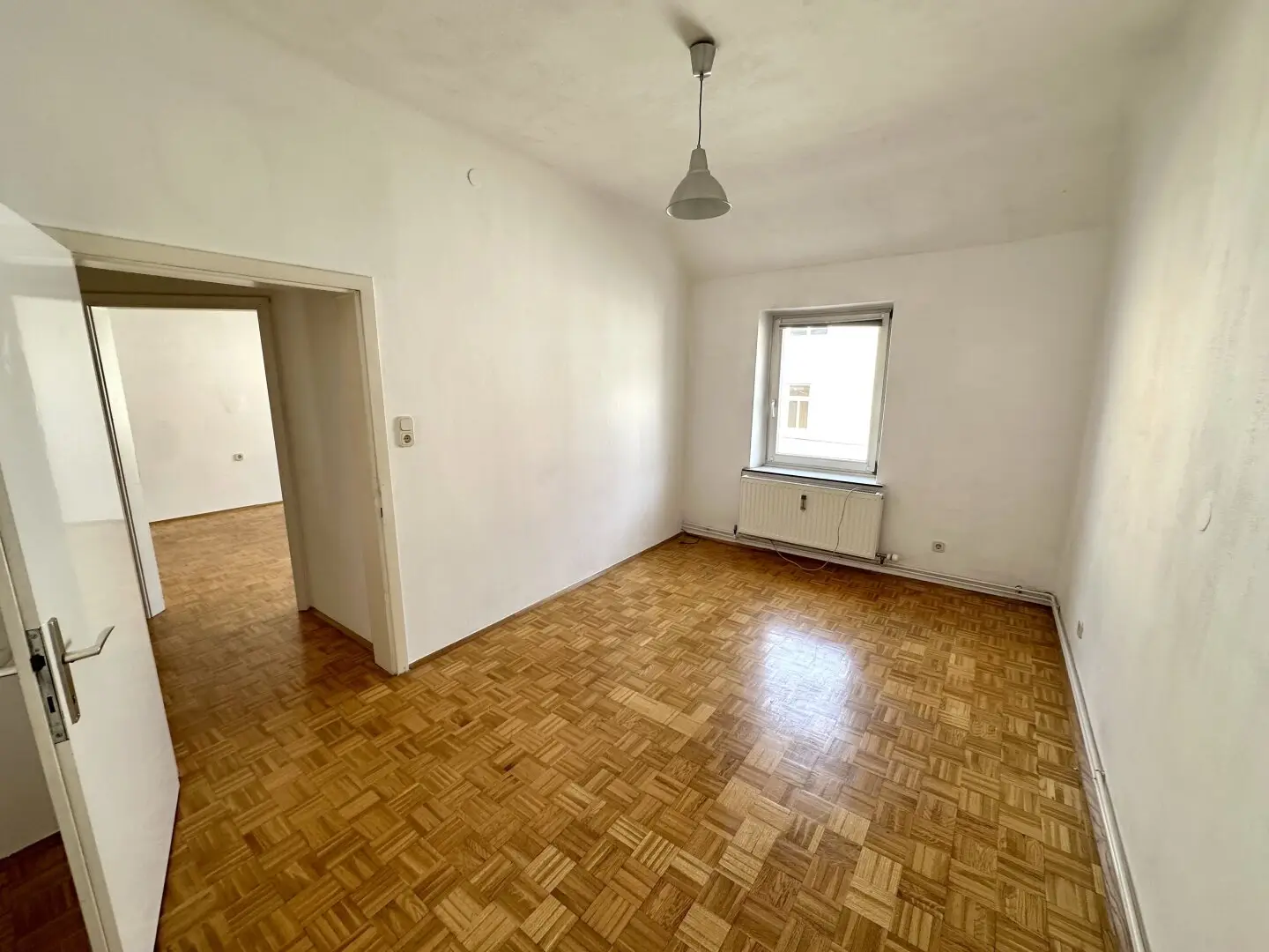 Zentralgelegene, charmante 3-Zimmer-Altbauwohnung mit Balkon in zentraler Grazer Lage nähe Augarten