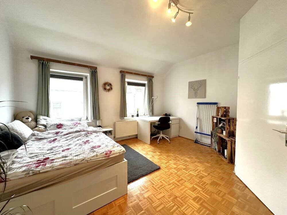 Charming 3-room period apartment with balcony in central Graz location near Augarten