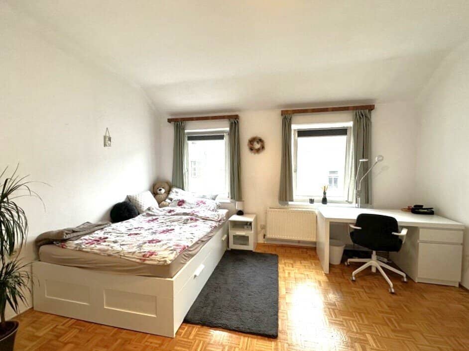 Charming 3-room period apartment with balcony in central Graz location near Augarten