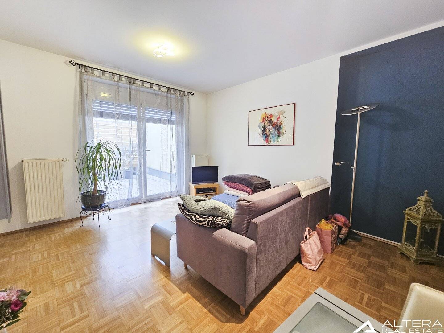COMMISSION-FREE! - Graz city centre - Well-kept 2-room apartment with lift, cellar and large terrace in the heart of the Graz city centre!