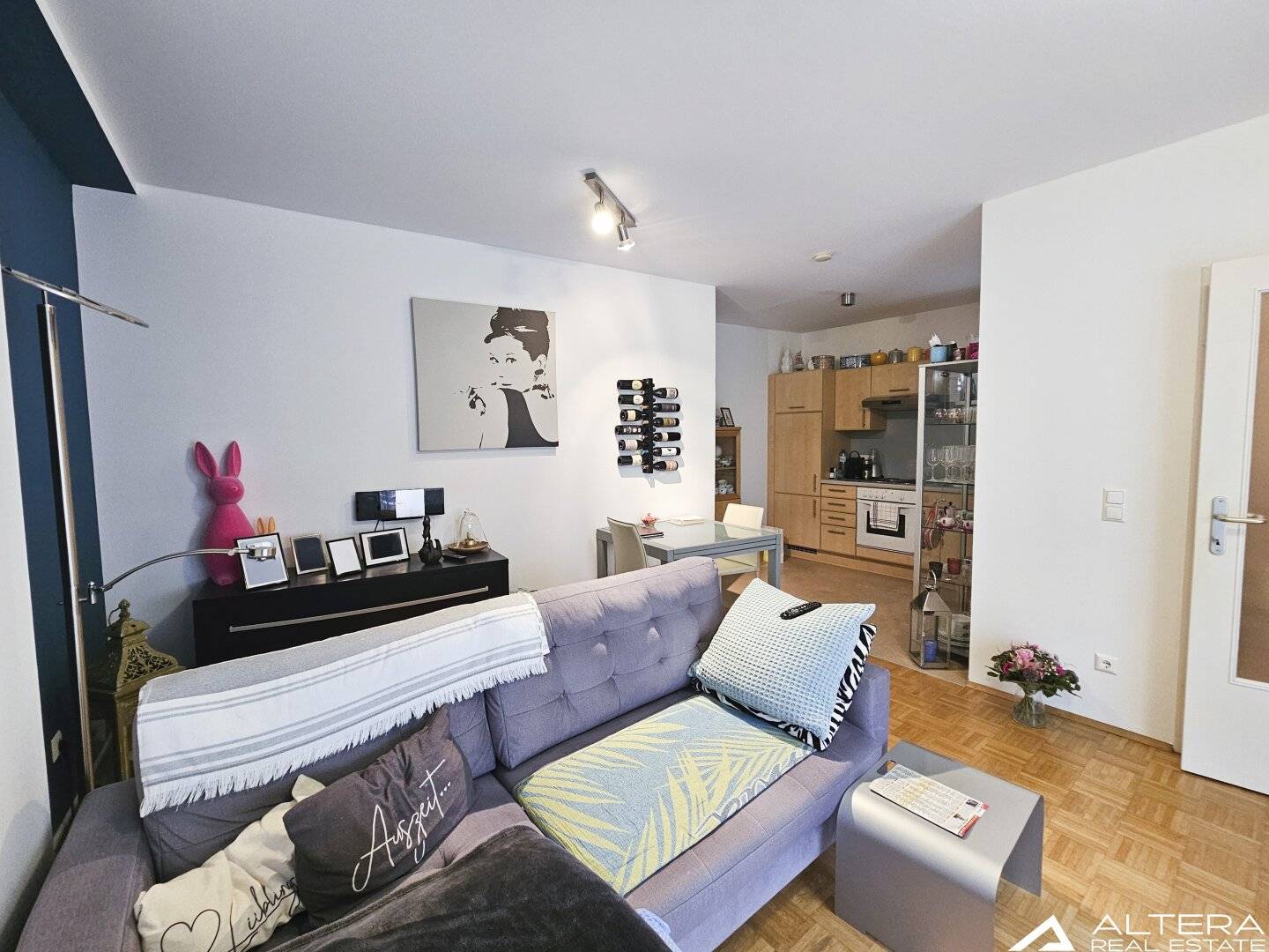 COMMISSION-FREE! - Graz city centre - Well-kept 2-room apartment with lift, cellar and large terrace in the heart of the Graz city centre!