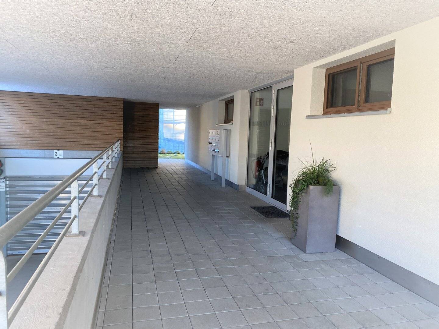 Family-friendly sunny 3-room apartment with underground parking space