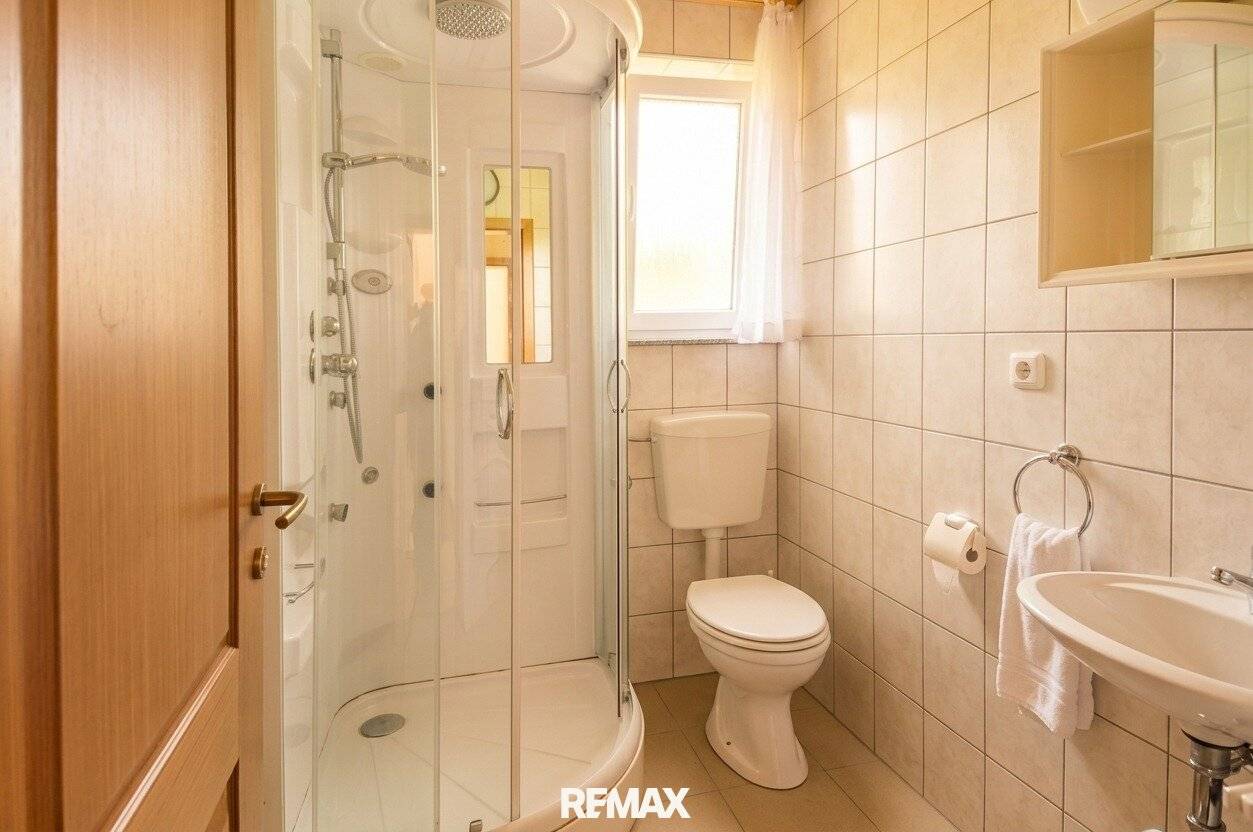Gepflegtes Mini-Apartment mit Badezimmer in zentraler Lage! Nähe BMW, SKF!!!