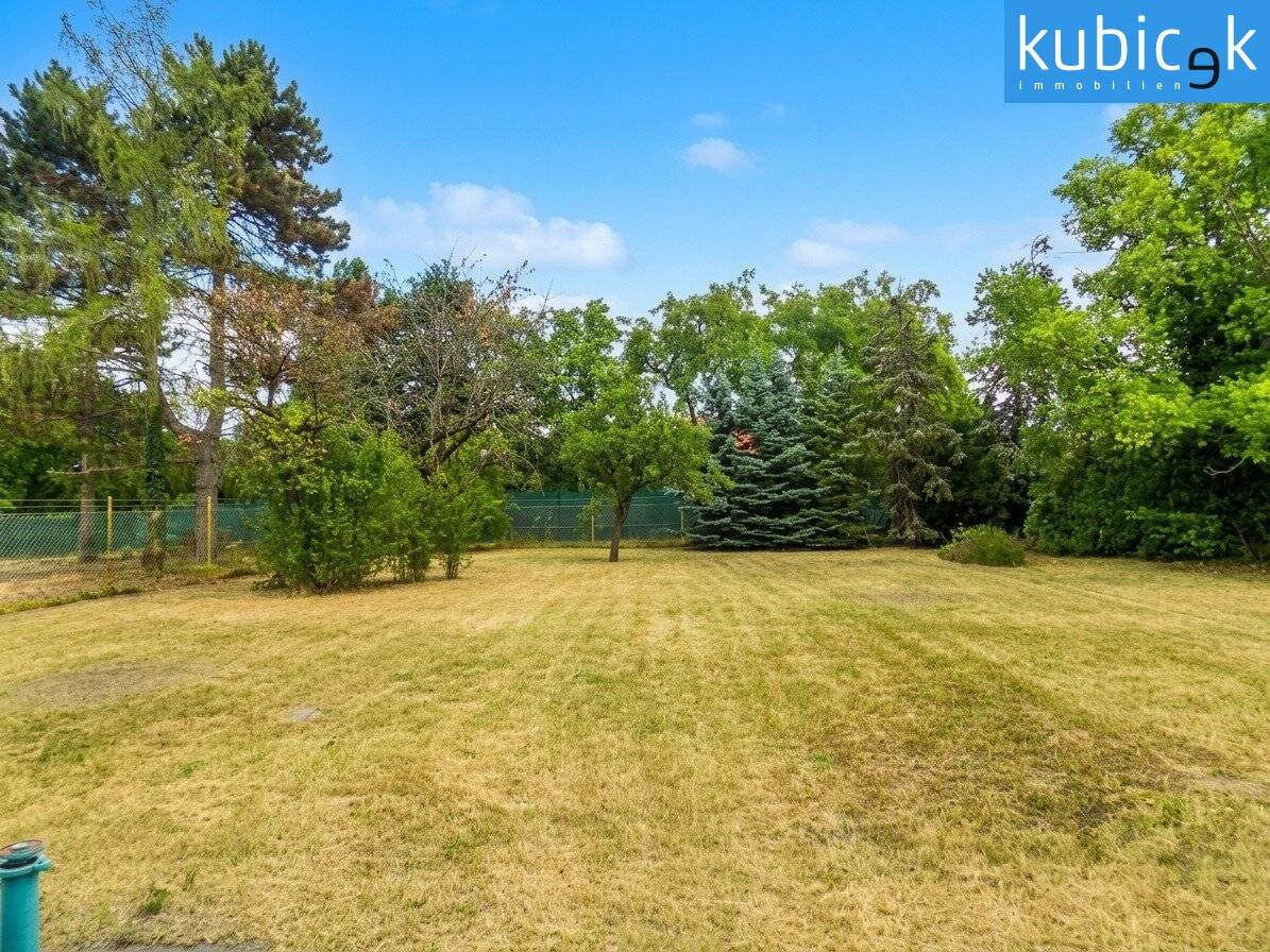Large plot with existing building near Siegesplatz