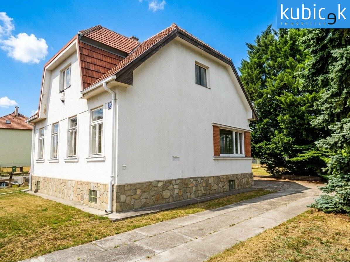 Large plot with existing building near Siegesplatz