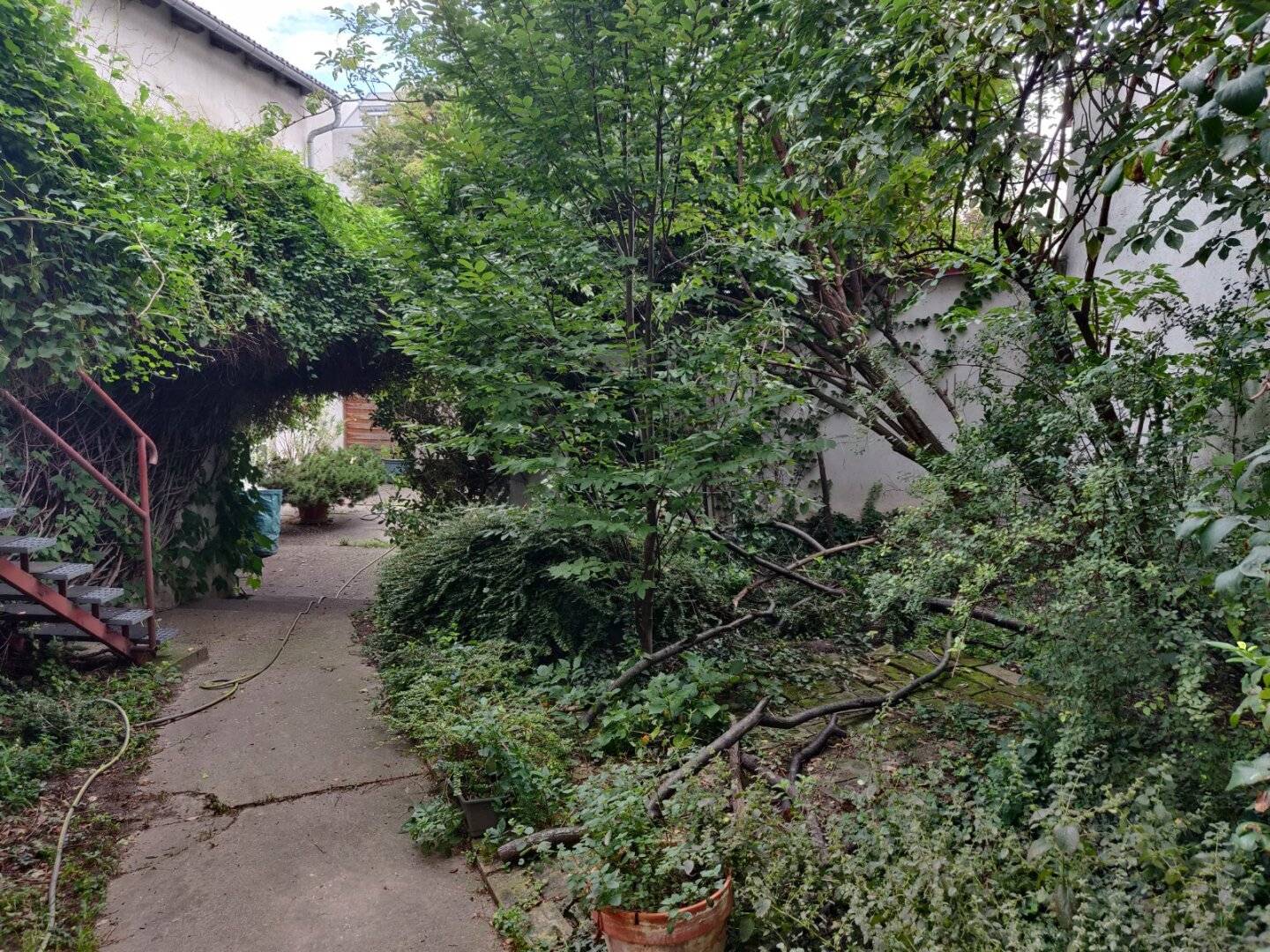 Rare Opportunity in 1210 Vienna 100 percent vacancy-free tenement house with development potential, idyllic garden and attic conversion
