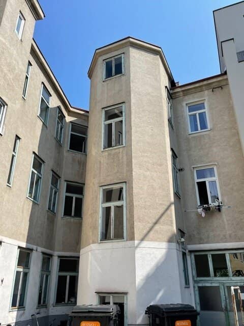 Attractive investment in 1220 Vienna + High-yield tenement building with development potential, adjacent building plot and additional development potential of around 900 m²