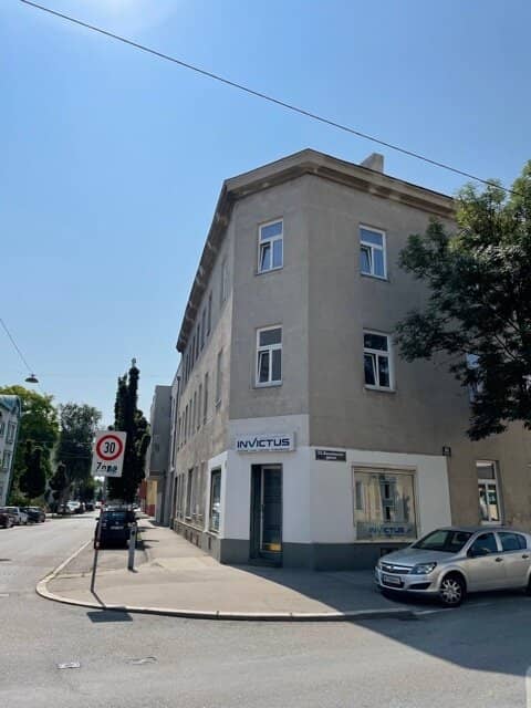 Attractive investment in 1220 Vienna + High-yield tenement building with development potential, adjacent building plot and additional development potential of around 900 m²