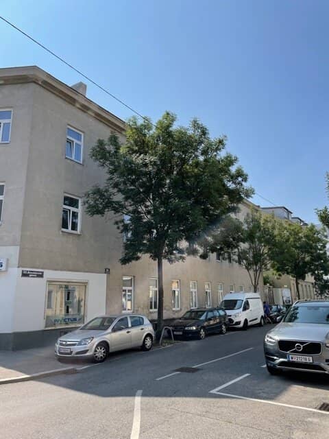 Attractive investment in 1220 Vienna + High-yield tenement building with development potential, adjacent building plot and additional development potential of around 900 m²